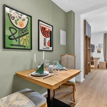 Balanced Tiny Apartment, Kitchen, Parking, Wifi