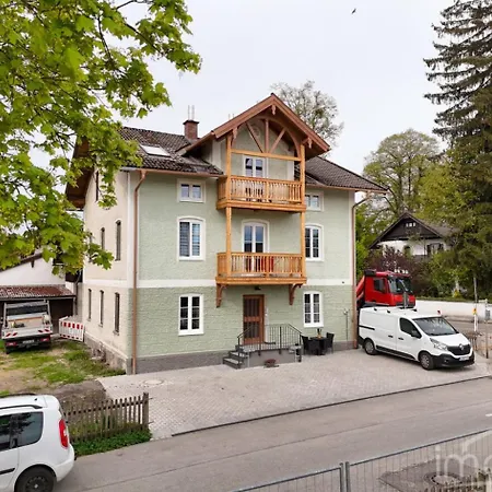 Balanced Tiny Apartment, Kitchen, Parking, Wifi